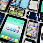 Sammlung verschiedener Tablets und Handys