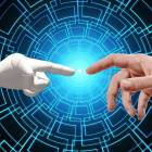 Roboterarm trifft auf Menschenarm