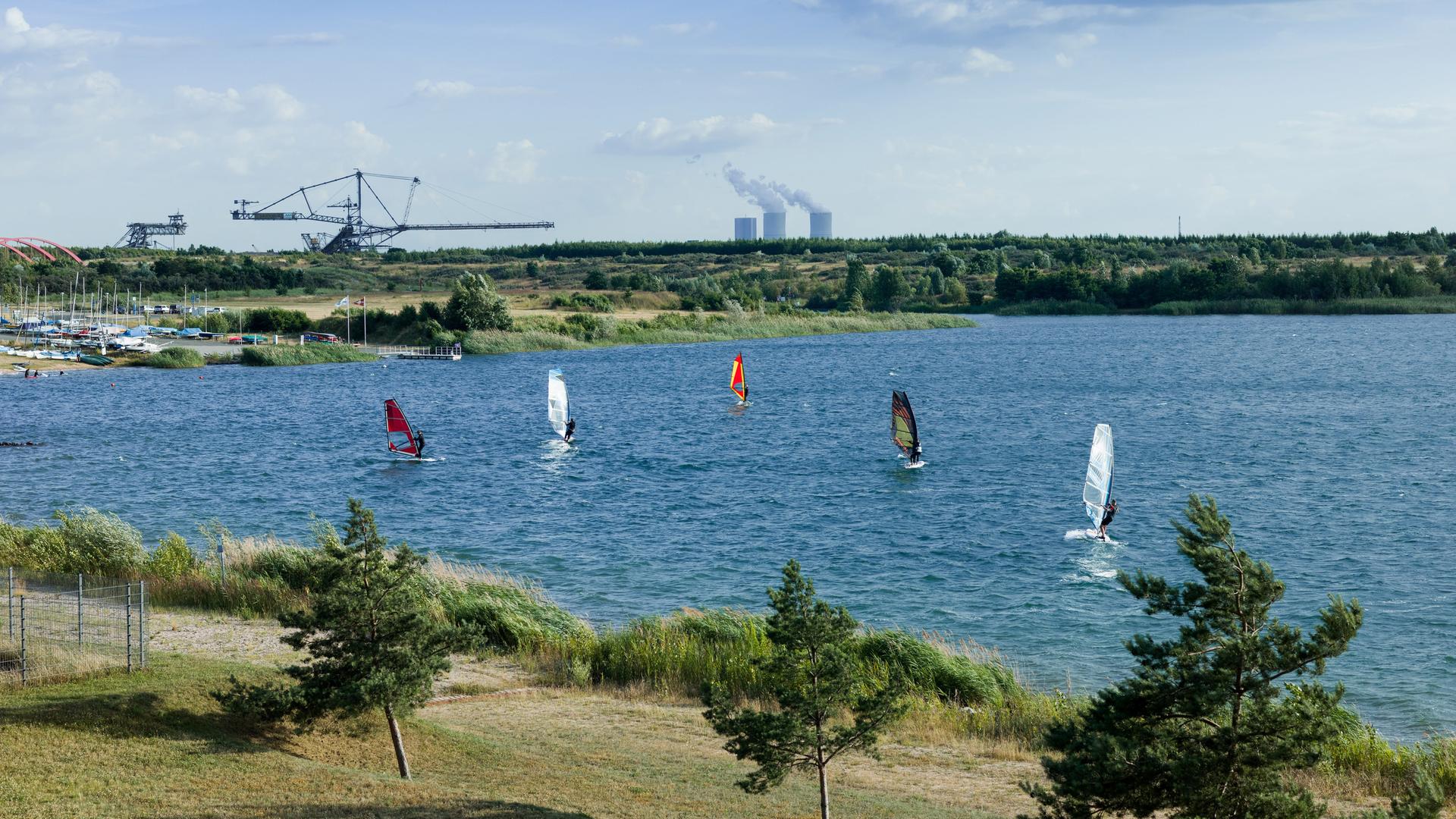 Slide mit Naherholungsgebiet im Leipziger Neuseenland © picture alliance / dpa / Thomas Schulze