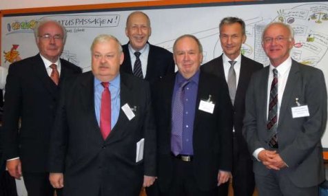 IAT-Direktor PD Dr. Josef Hilbert, Oberbürgermeister Frank Baranowski, Prof. Dr. Franz Lehner, Dr. Stephan Bieri, NRW-Arbeitsminister Guntram Schneider, Prof. em. Dr. Paul Kevenhörster (v.r.) Foto: IAT / Hansjürgen Paul