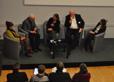 Podiumsrunde auf der Tagung zur Kinderarmut Podiumsrunde auf der Tagung zur Kinderarmut