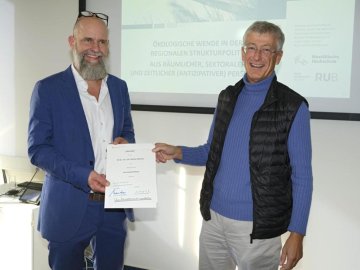 Urkundenüberreichung