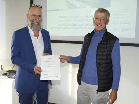 Urkundenüberreichung