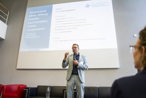 Prof. Dr. Uwe Schneidewind hält eine Keynote mit dem Titel 