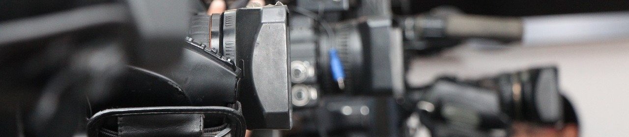 Titelbild Presse © Bild von David Aguirre auf Pixabay Großaufnahme einer Kamera