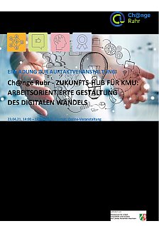 Auf der Titelseite der Auftaktveranstaltung ist eine durch Filter in ihren Farben transparent gestaltete Fotografie von zwei Händen, die eine Grafik zu umschließen scheinen. Diese, über dem Foto liegende, Grafik beinhaltet eine große Glühbirne, symbolisch für die Idee und Innovation stehend, die von verschiedenen Symbolen des Arbeits- und Verwirklichungsprozesses in Form eines Kreislaufs umgeben ist. Folgende Symbole dieses Kreislaufs werden aufgezeigt: ein Rädchengetriebe, ein Briefumschlag und Telefonhörer, die Weltkugel, statistische Abbildungen in Form von Kuchen- oder Säulendiagrammen, das Dollar und Euro-Währungszeichen, Personen und deren Kommunikation untereinander, anhand von Pfeilen und Ideen erkennbar sowie Dokumente. Diese Symbole bilden den Kreislauf um die Glühbirne und versinnbildlichen den Prozess einer Idee bis hin zur Umsetzung. Im oberen Teil dieses Bildes sind außerdem vier kleine quadratische Piktogramme enthalten: das erste gelbe ist mit Personen und Verbindungslinien aufgeführt. Es steht für die Praxisprojekte. Das zweite grüne beinhaltet eine Sprechblase mit einem Daumen hoch-Zeichen darin. Es steht für die wissenschaftliche Beratung. In dem dritten rosafarbenen Piktogramm ist das Profil eines menschlichen Kopfes mit seinen neuronalen Verbindungen im Gehirn zu sehen, es steht für das Wissen. Das vierte blaue Piktogramm beinhaltet die Auszeichnung einer Medaille. Es steht für Erfolg.
